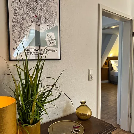 Helle Grosszuegige Dachgeschoss I Parkplatz I Schloss Blick #cosiness Company Apartment *