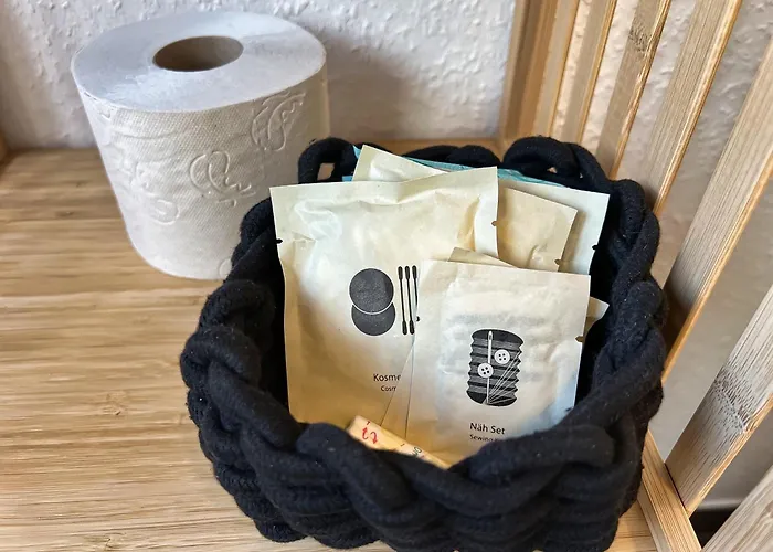 Helle Großzügige Dachgeschoss I Parkplatz I Schloss Blick #cosiness Company