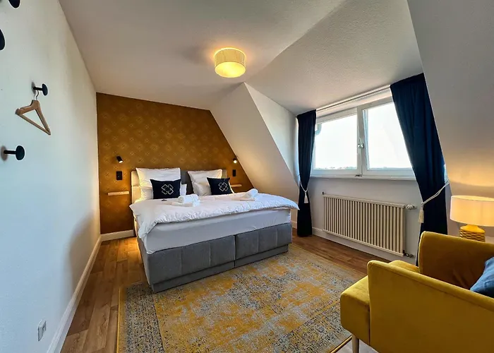 Helle Grosszuegige Dachgeschoss I Parkplatz I Schloss Blick #cosiness Company *