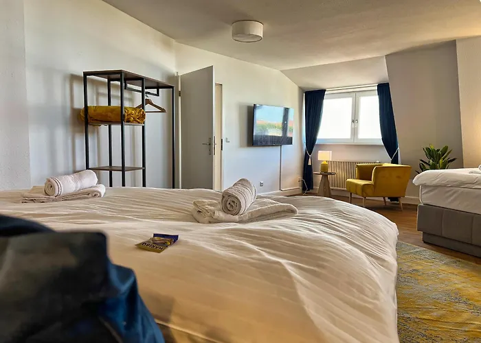 Helle Großzügige Dachgeschoss I Parkplatz I Schloss Blick #cosiness Company Apartamento *