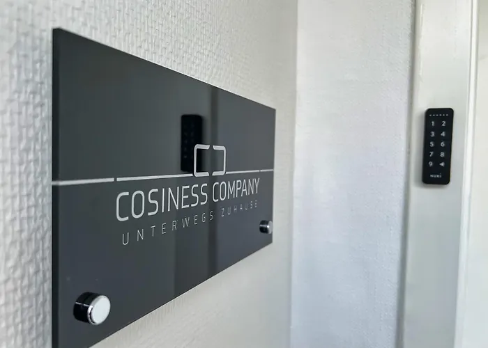 Helle Grosszuegige Dachgeschoss I Parkplatz I Schloss Blick #cosiness Company Apartment