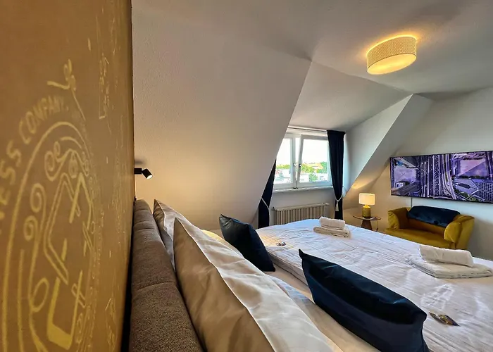 Helle Grosszuegige Dachgeschoss I Parkplatz I Schloss Blick #cosiness Company Schwerin (Mecklenburg-Vorpommern)