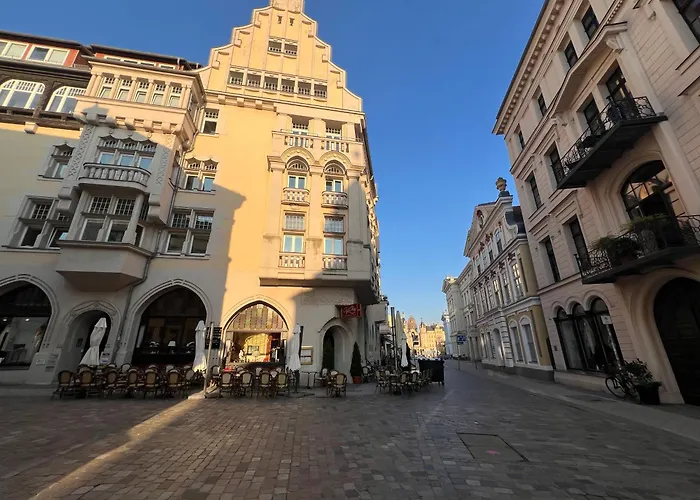 Helle Grosszuegige Dachgeschoss I Parkplatz I Schloss Blick #cosiness Company
